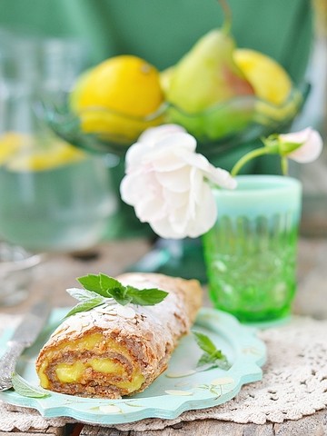 Marengsrullekake med lemon curd