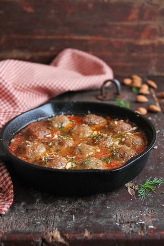 ALBONDIGAS MED TOMATSAUS Gris