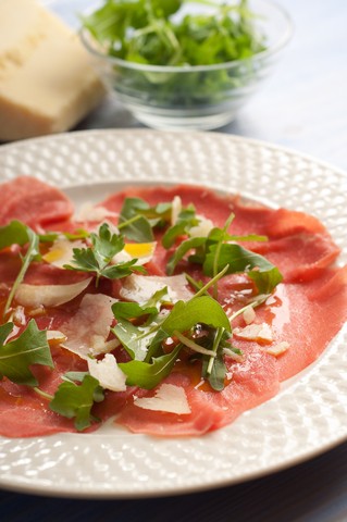 Carpaccio med ruccula og parmesan