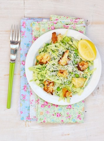 Nykålsalat med parmesankrutonger