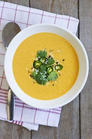 Gulrotsuppe med koriander og grønn chili