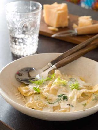 Ravioli med soppfyll og hvitvinssaus