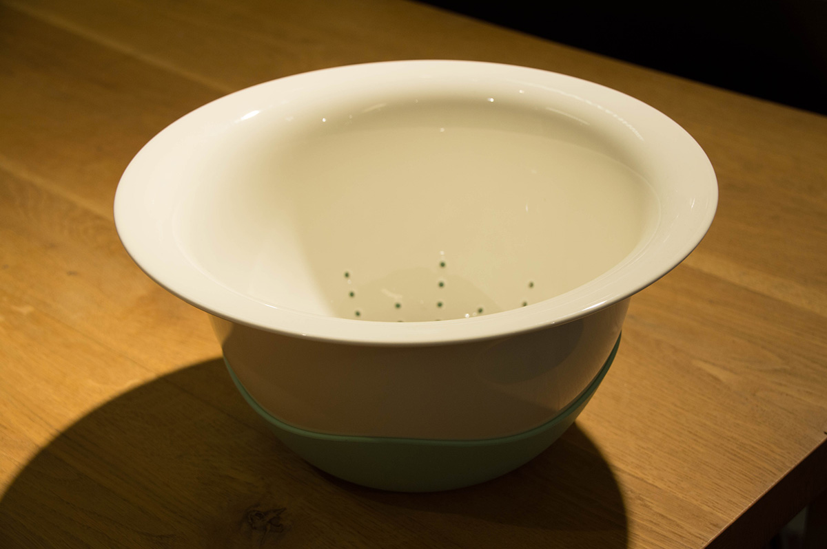 Villeroy & Boch vant pris for Clever Cooking – strainer server bowl. Den er lett å bruke, og kan vaskes i oppvaskmaskinen.