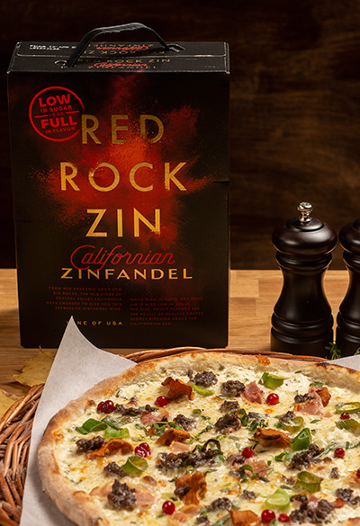 Red Rock Zin - rødvin med lite karbohydrater som er perfekt følge til blant annet høstpizza. Varenummer 10185306 | Pris 379,90,-