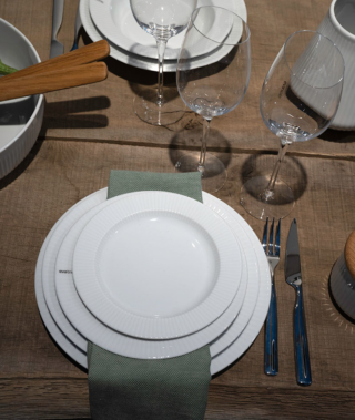 Serviset Eva Trio Legio Nova har flere nye tilskudd, blant annet tapas fat og saltkrukke.