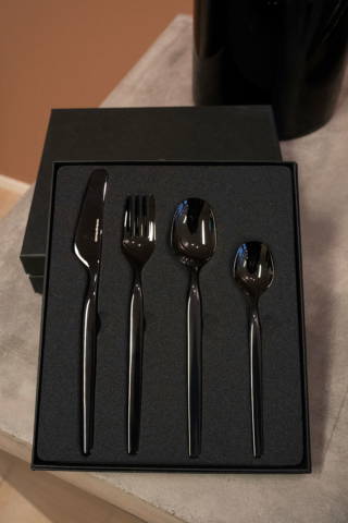 Fargerike Bestikk kommer mer og mer, der man gjerne mikser og matcher.