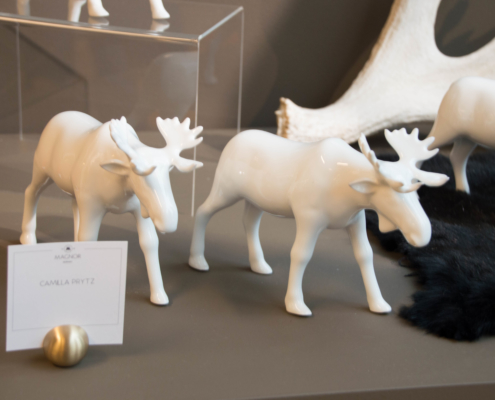 Enkle, hvite porselens elger fra Camilla Prytz.